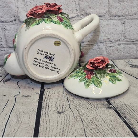Vintage Harry and David Limited Edition Teapot - Picture 5 of 5